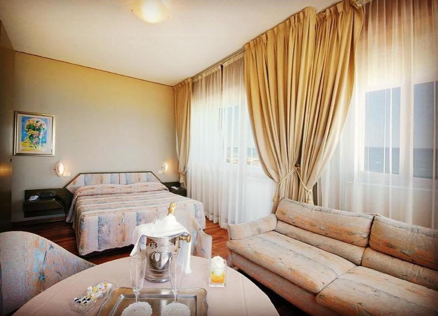 Nouvel Hotel Des Bains Pesaro Exterior photo