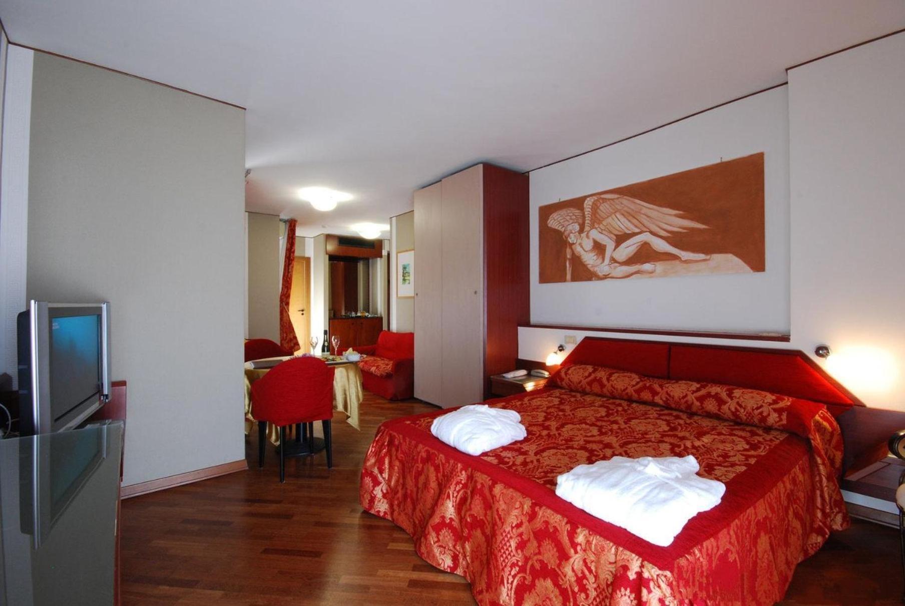Nouvel Hotel Des Bains Pesaro Exterior photo